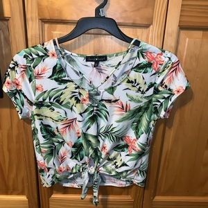 Tropical print cropped tshirt v-neck large